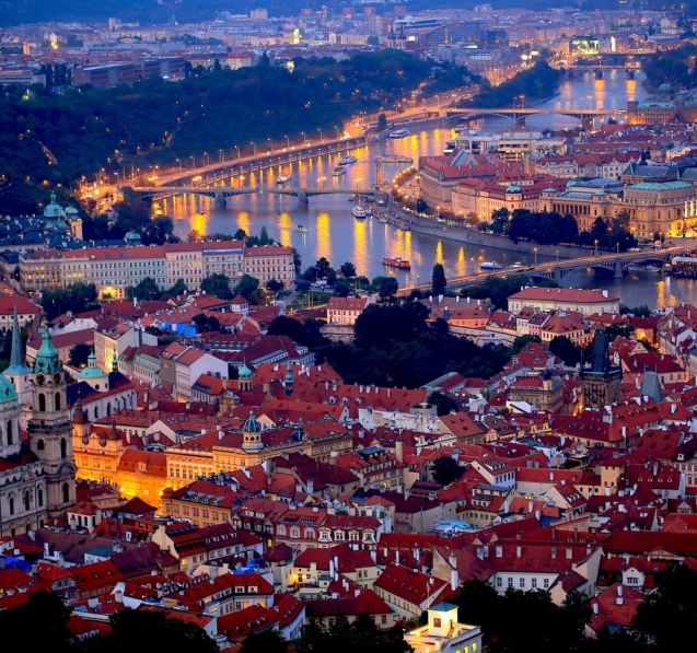 prague-by-night-689897_1280